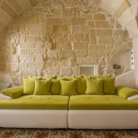 Explore The Historic City On Foot From An Old Town House Lecce Buitenkant foto