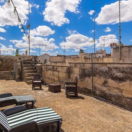 Explore The Historic City On Foot From An Old Town House Lecce Buitenkant foto