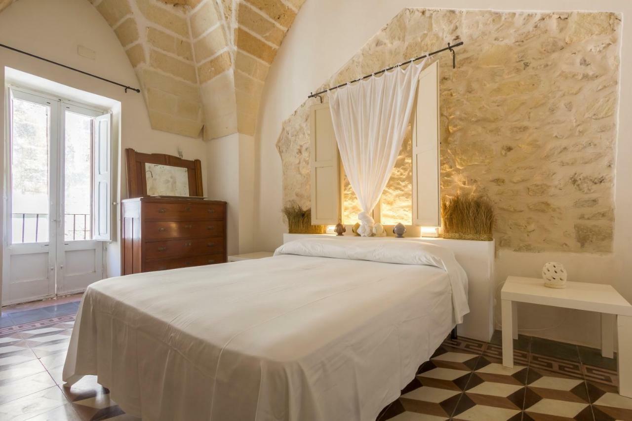 Explore The Historic City On Foot From An Old Town House Lecce Buitenkant foto