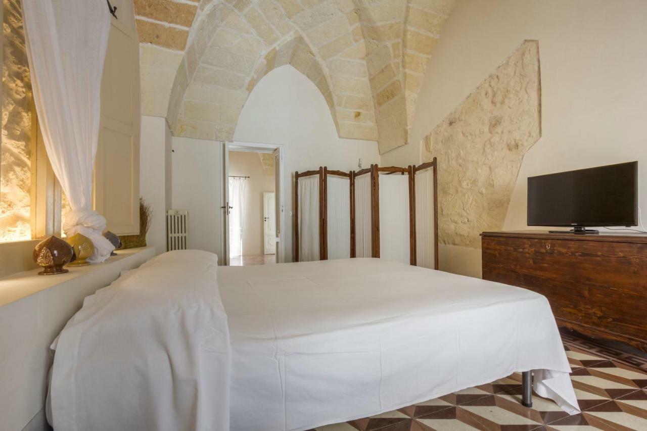 Explore The Historic City On Foot From An Old Town House Lecce Buitenkant foto