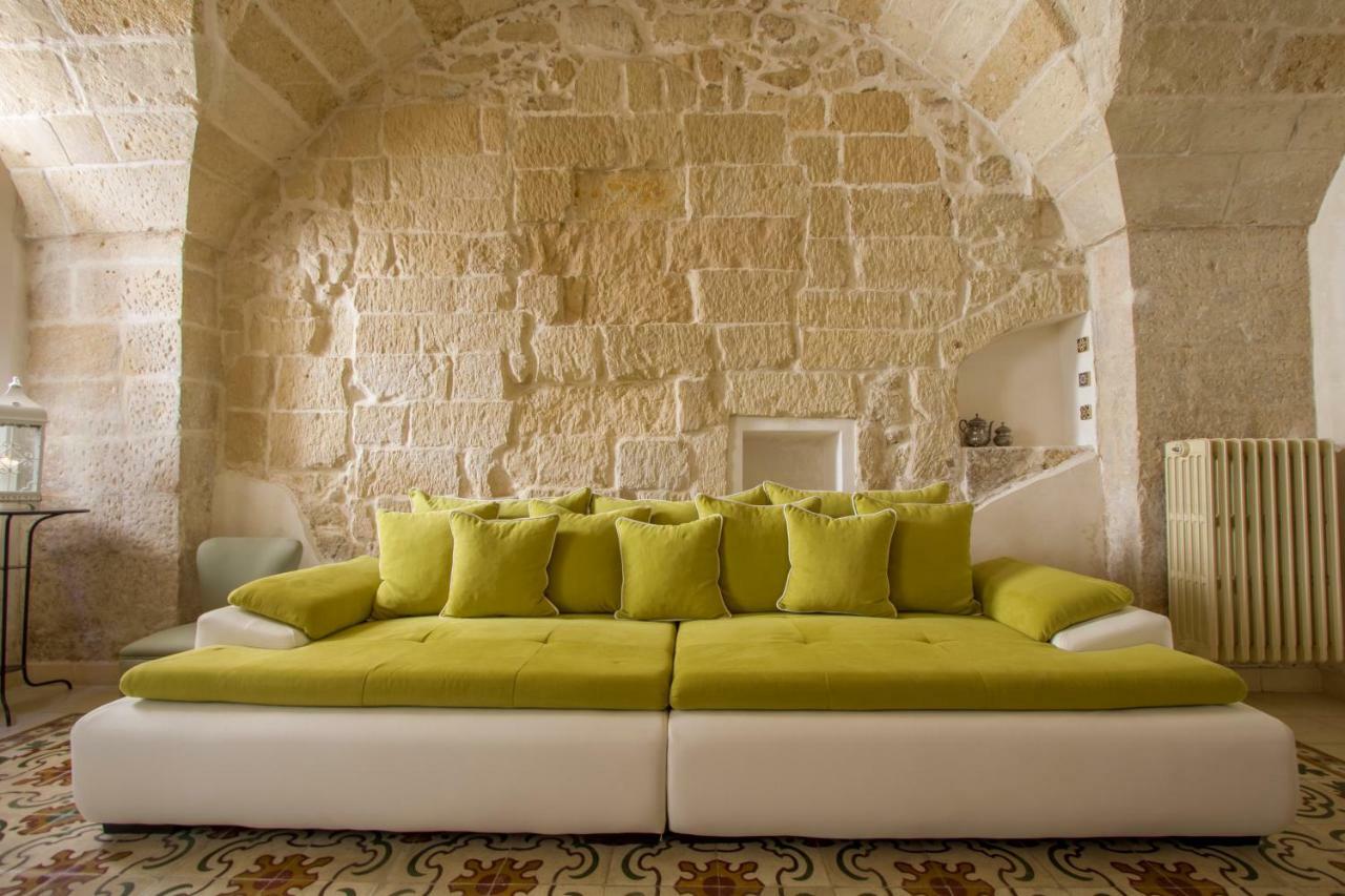 Explore The Historic City On Foot From An Old Town House Lecce Buitenkant foto