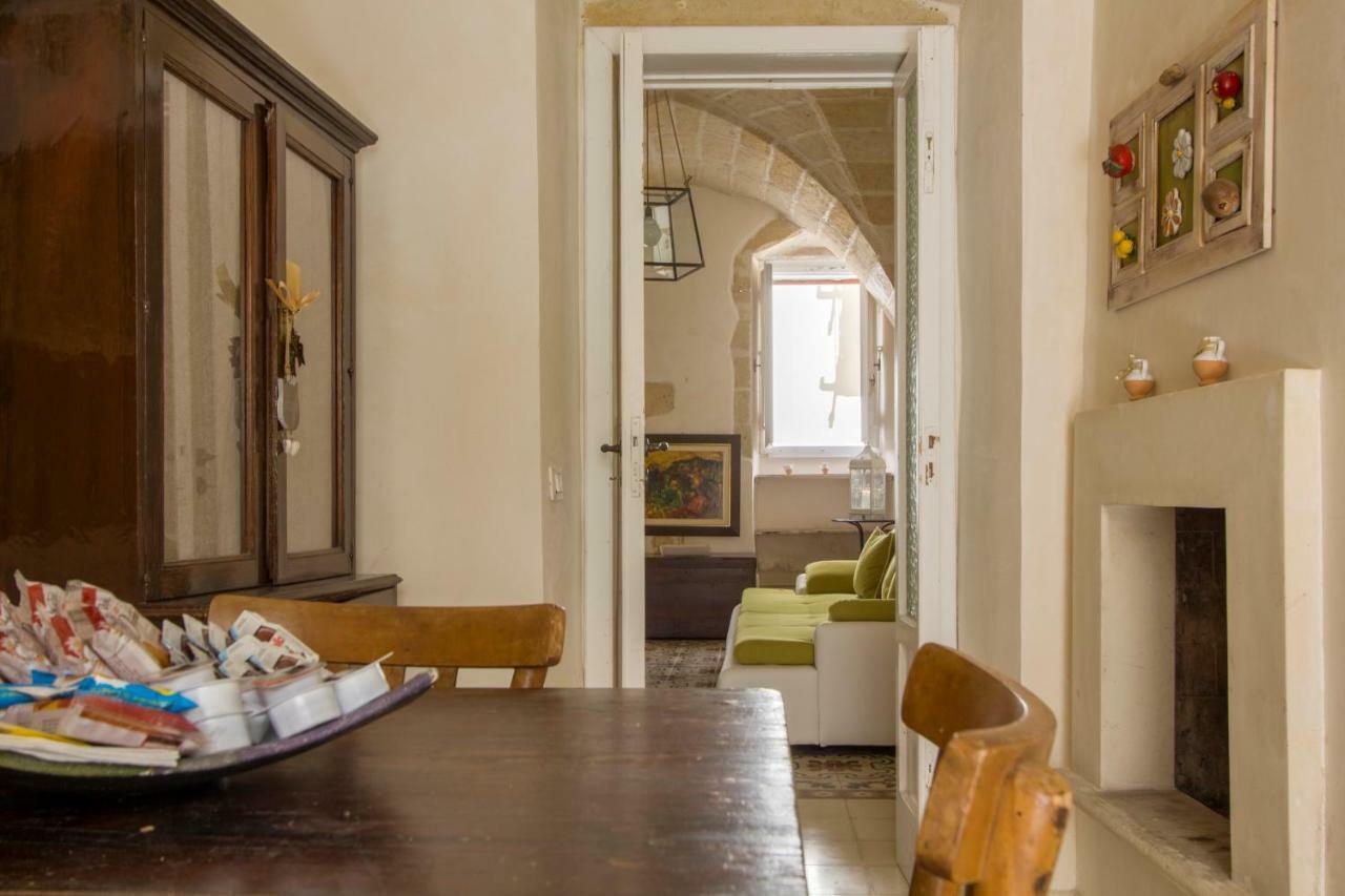 Explore The Historic City On Foot From An Old Town House Lecce Buitenkant foto