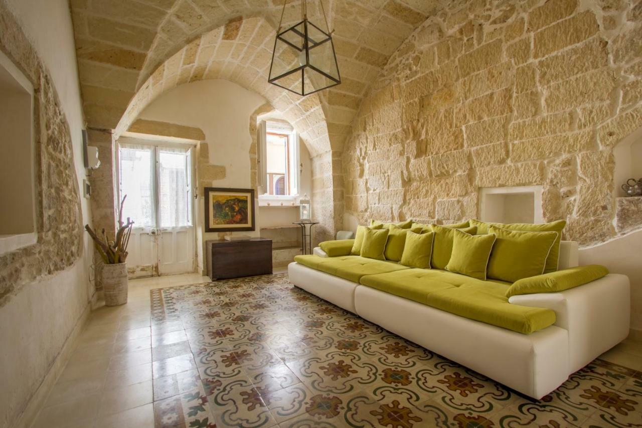 Explore The Historic City On Foot From An Old Town House Lecce Buitenkant foto