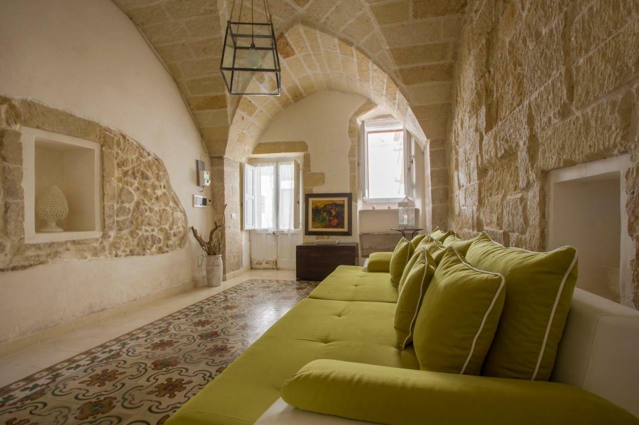 Explore The Historic City On Foot From An Old Town House Lecce Buitenkant foto