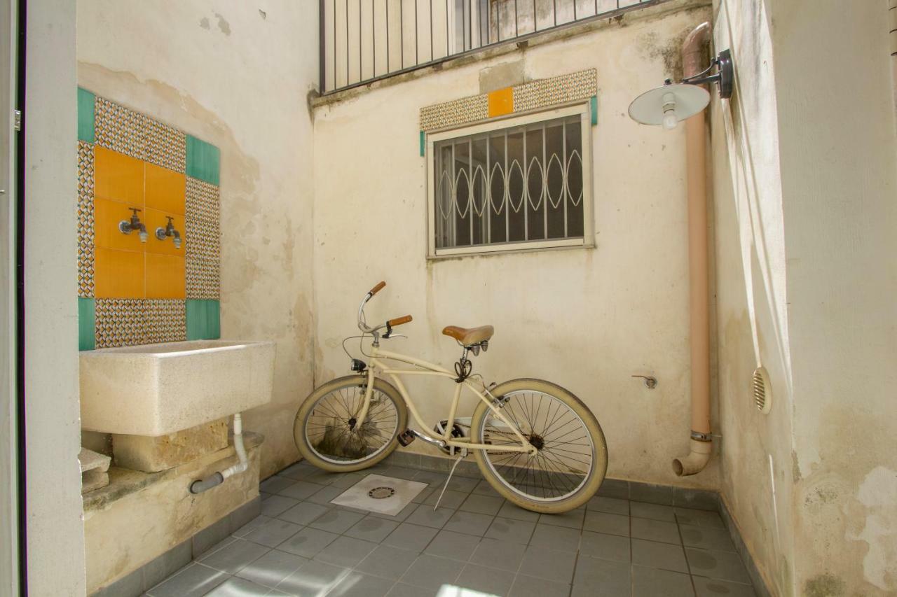 Explore The Historic City On Foot From An Old Town House Lecce Buitenkant foto