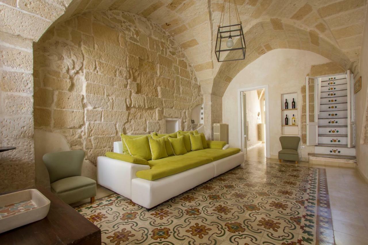 Explore The Historic City On Foot From An Old Town House Lecce Buitenkant foto