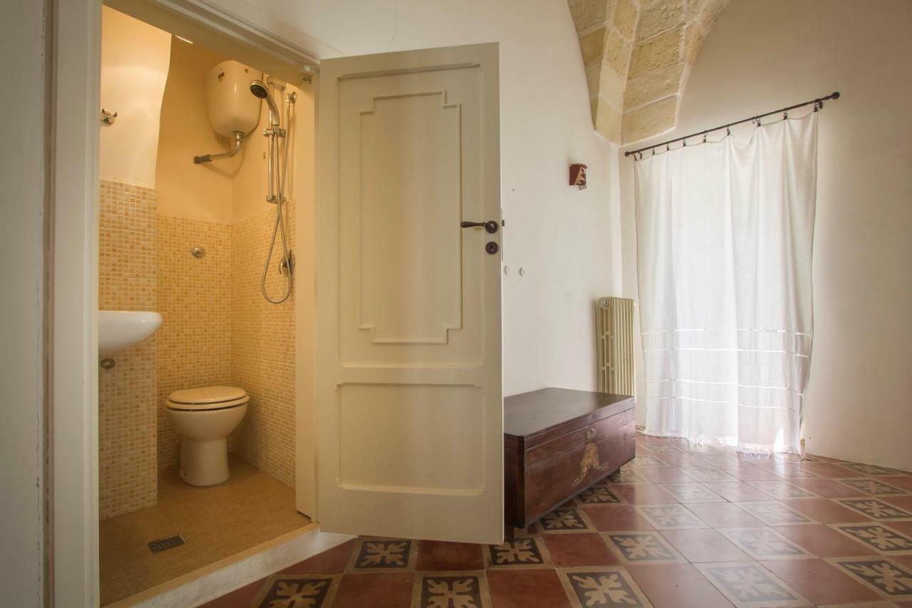 Explore The Historic City On Foot From An Old Town House Lecce Buitenkant foto