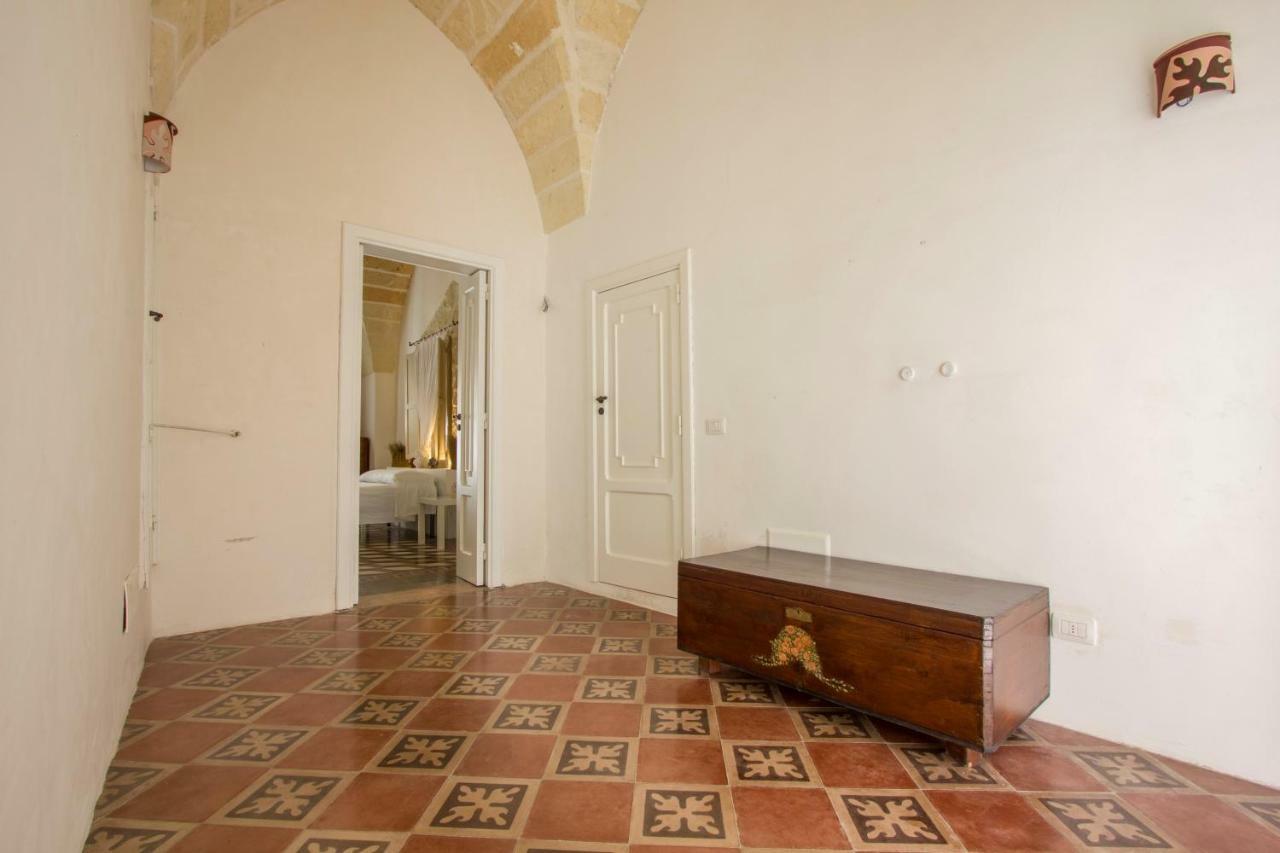 Explore The Historic City On Foot From An Old Town House Lecce Buitenkant foto