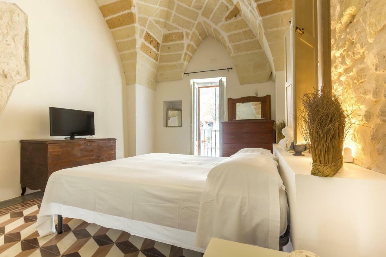 Explore The Historic City On Foot From An Old Town House Lecce Buitenkant foto