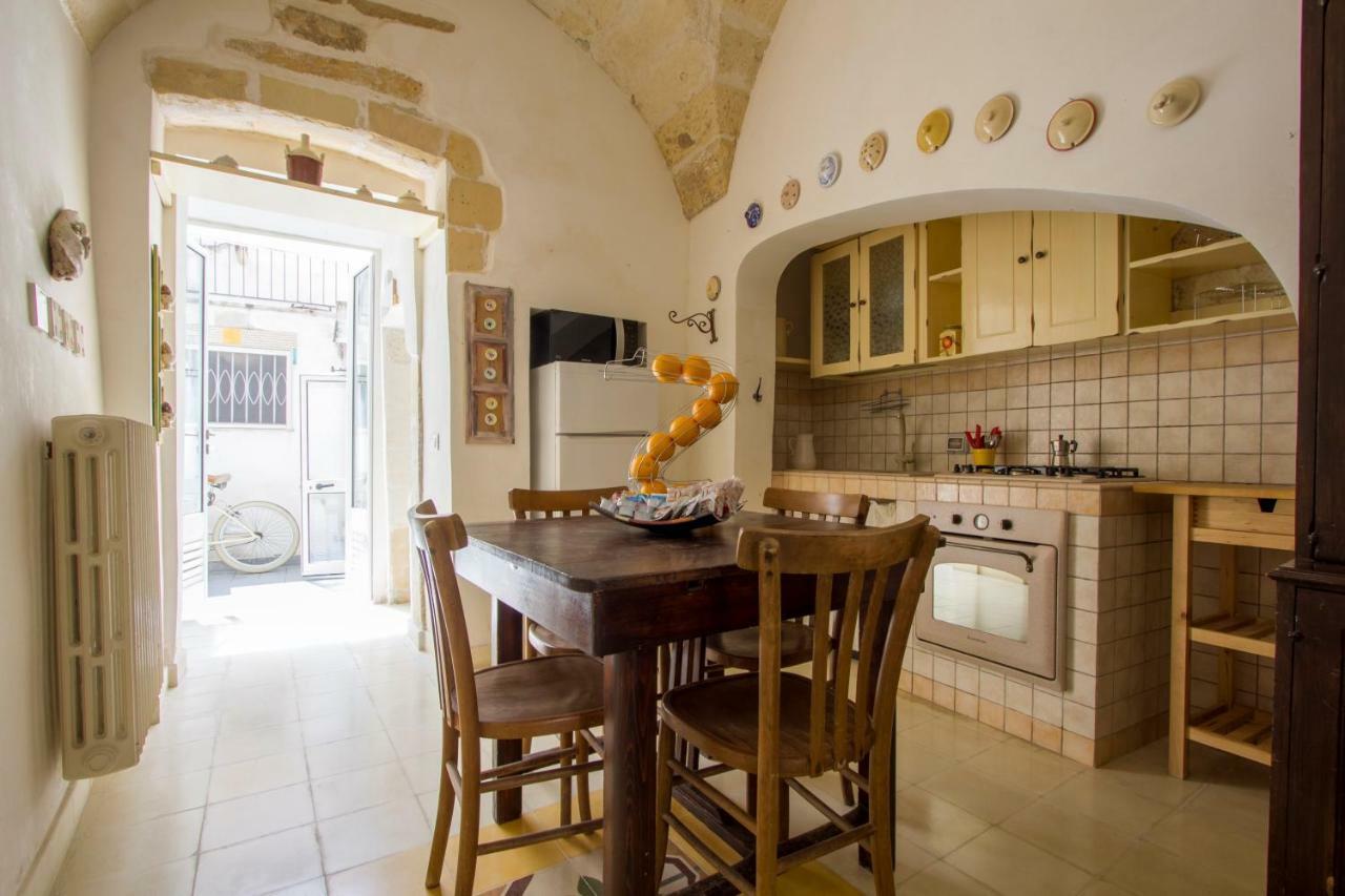 Explore The Historic City On Foot From An Old Town House Lecce Buitenkant foto