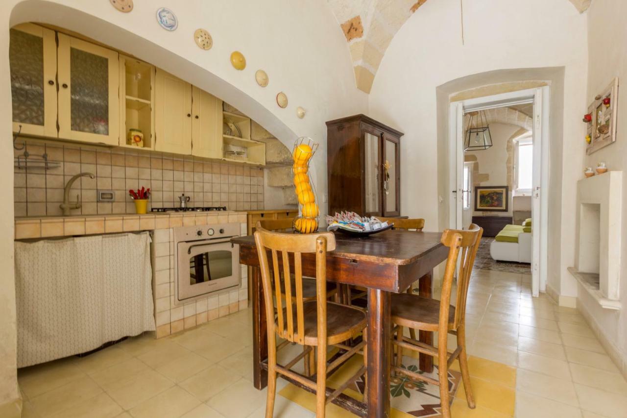 Explore The Historic City On Foot From An Old Town House Lecce Buitenkant foto