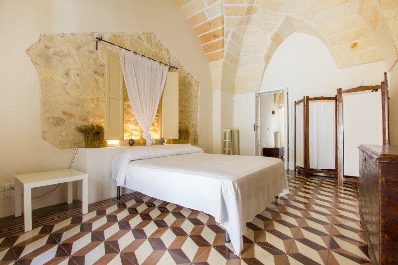Explore The Historic City On Foot From An Old Town House Lecce Buitenkant foto