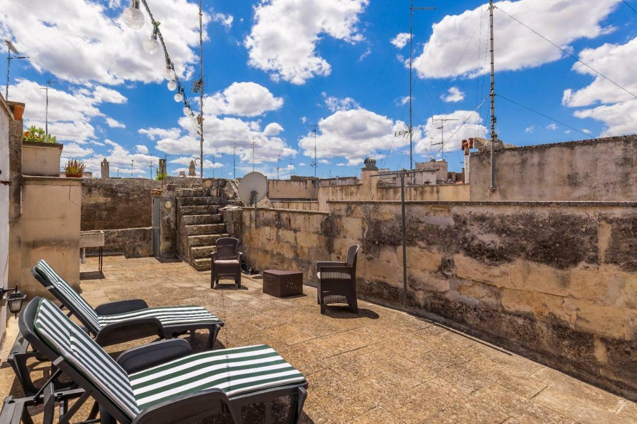Explore The Historic City On Foot From An Old Town House Lecce Buitenkant foto
